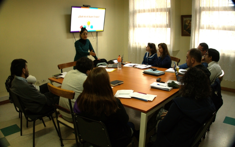 Equipo directivo y jefes de área, se capacitan en &quot;Estrategias del buen trato&quot;.